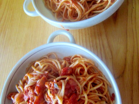 鶏肉と新玉葱とマッシュルームのトマトソースパスタ